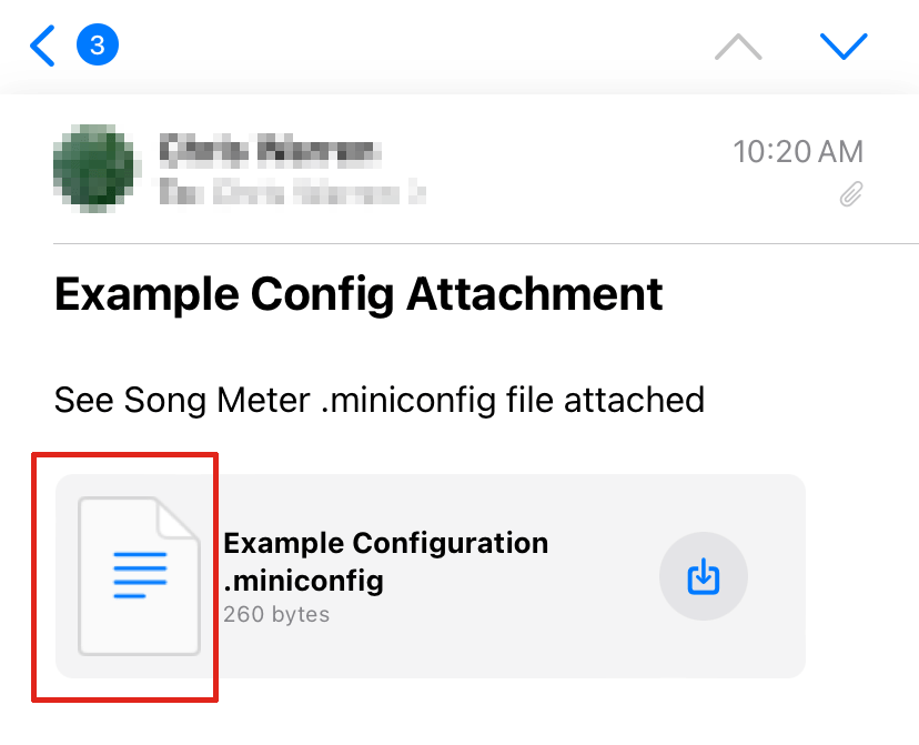 La aplicación Mail de iOS muestra el archivo adjunto "Example Configuration.miniConfig" debajo del cuerpo del mensaje de correo electrónico.